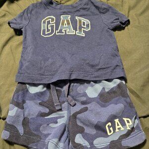 Camouflage Gap outfit